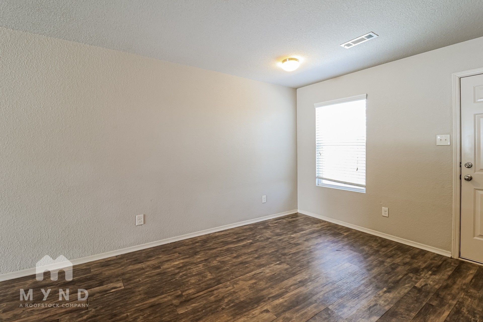 Building Photo - 942 Pinehurst Loop