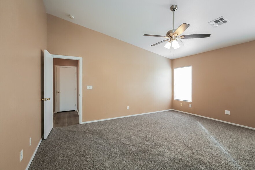 Building Photo - 1002 Emerald Stone Ave