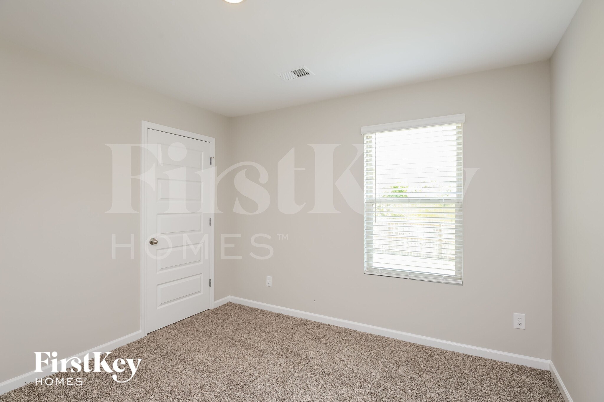 Building Photo - 2102 Massey Ln