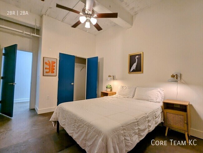 Building Photo - 3100 E Gillham Plaza