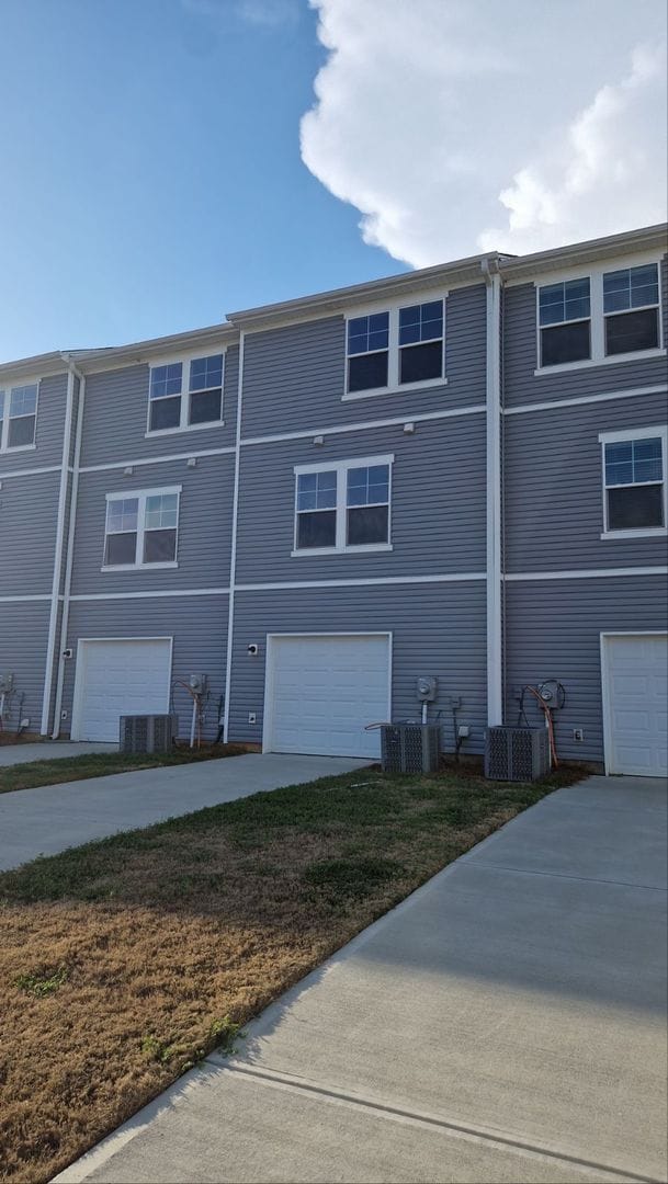 Building Photo - 3BR Townhome • Brand-New Build • Garage Parking