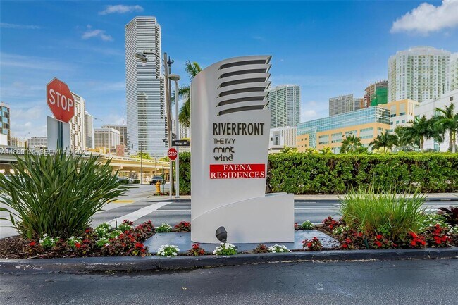 Building Photo - 350 S Miami Ave