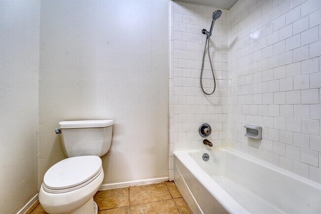 Building Photo - 5860 Sampley Way