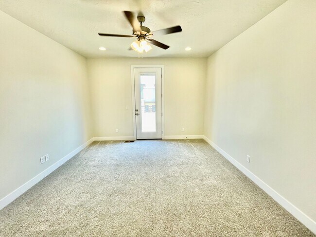 Building Photo - 632 Elmbrook Dr