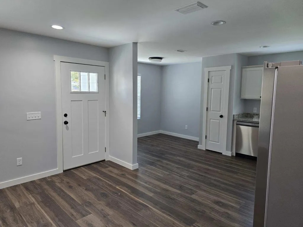 Front door and dining area - 1618 Fountain Ave