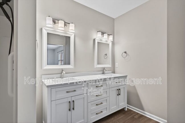 Building Photo - 8022 Linville Rd