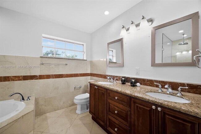 Building Photo - 8651 NE 10th Ct