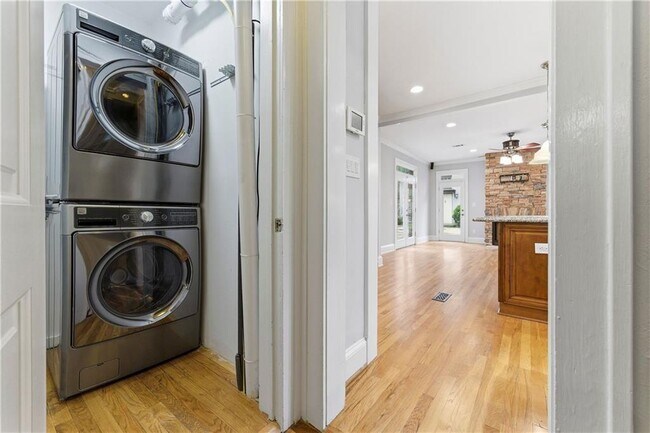 Building Photo - 685 E Morningside Dr NE