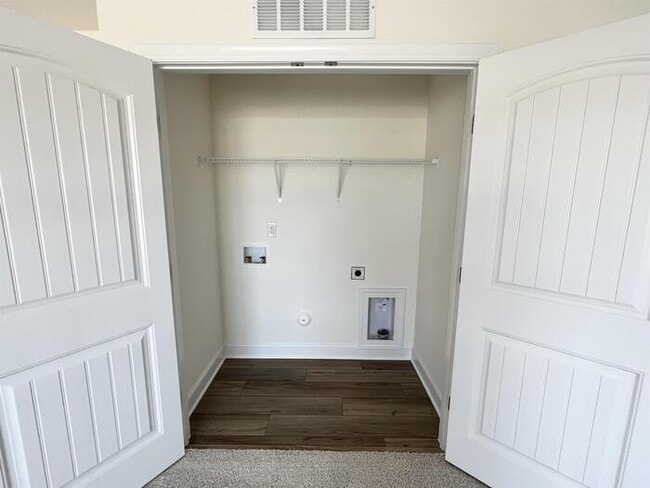 Building Photo - 324 Highview Dr