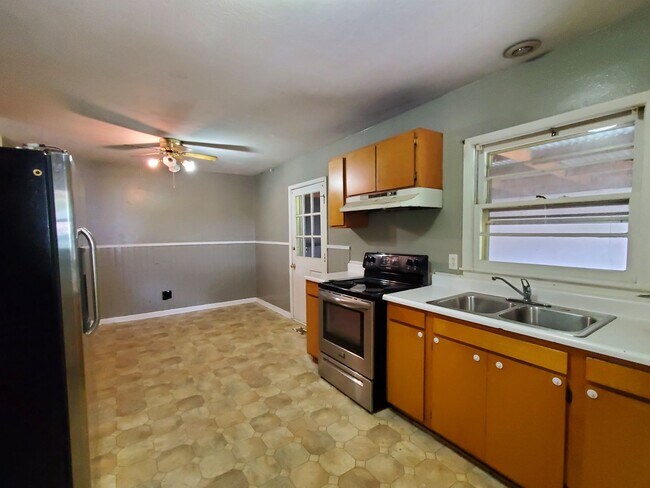 Building Photo - 1850 Dewsberry Pl