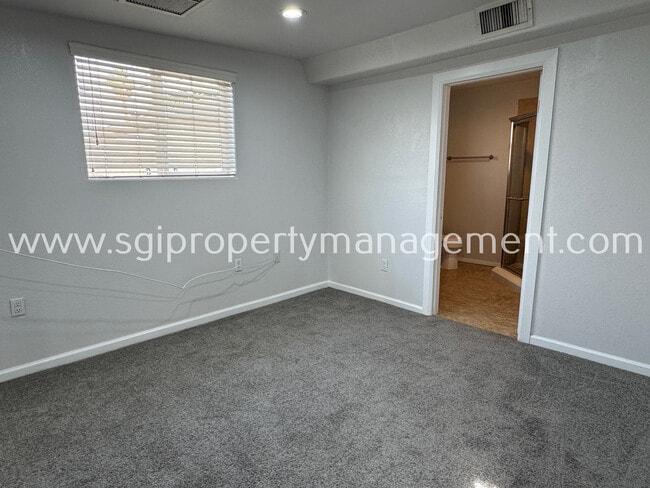 Building Photo - 451 E McKinley St