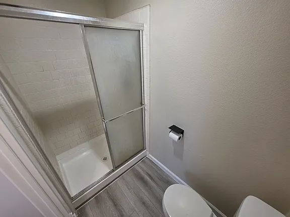 Building Photo - This charming newly renovated home has 3 bedrooms and 2 full bathroom.