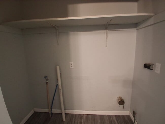 Building Photo - 904 N Collett St