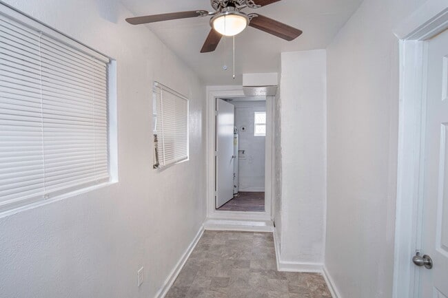 Building Photo - 150 Bank St