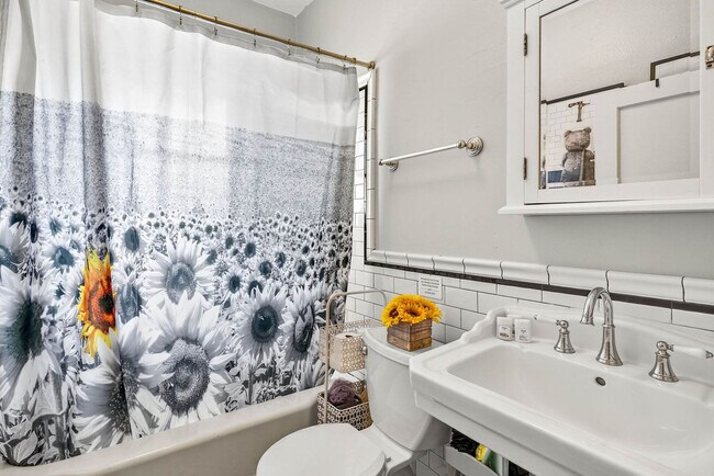 Building Photo - 5901 N Ola Ave