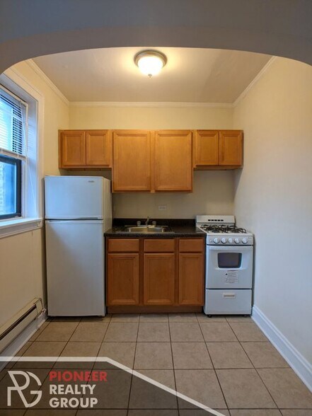 Building Photo - 4546 N Damen Ave