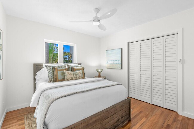 Building Photo - 2317 NE 12th St