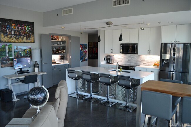 Building Photo - 315 Rock St