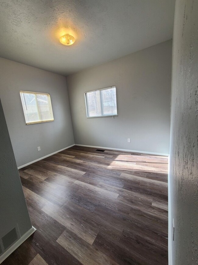 Building Photo - Historic 3 Bedroom West Side Home