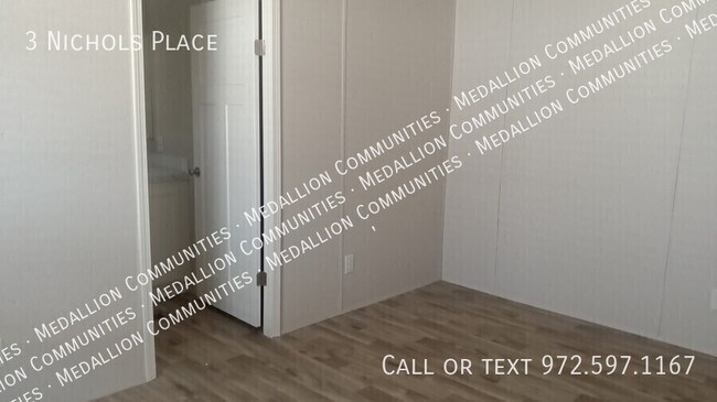 Building Photo - 3 Nichols Pl