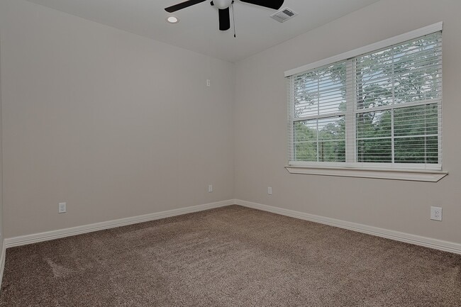Building Photo - 16407 Wagon Wheel Rd
