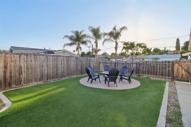 Building Photo - 609 Carlsbad St