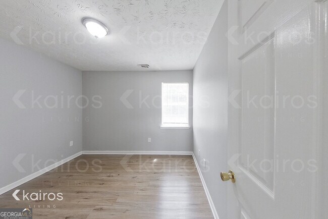 Building Photo - 150 Deer Pkwy