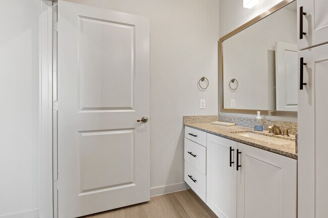 Building Photo - 5820 1/2 Cameron Road-SI FL3-ID1303393P