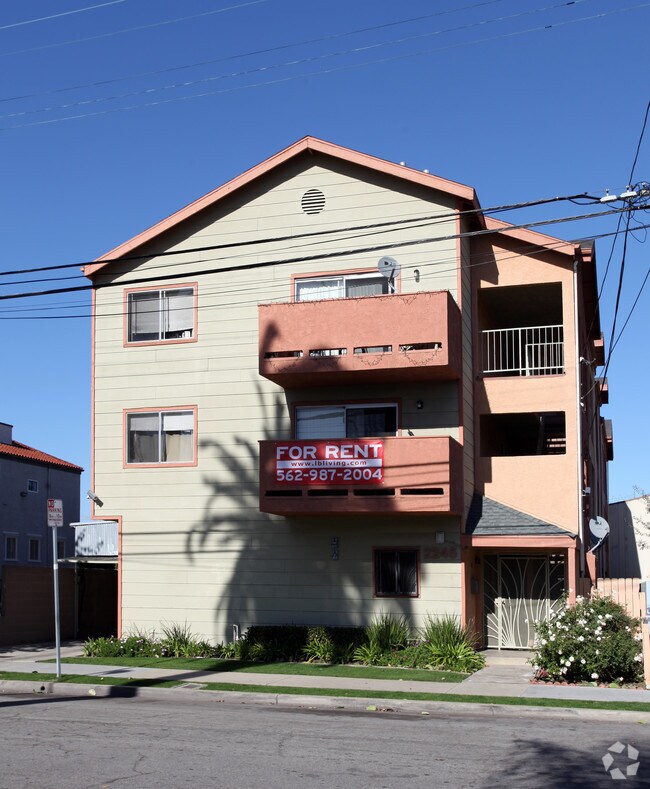 Building Photo - 2245 E 6th St