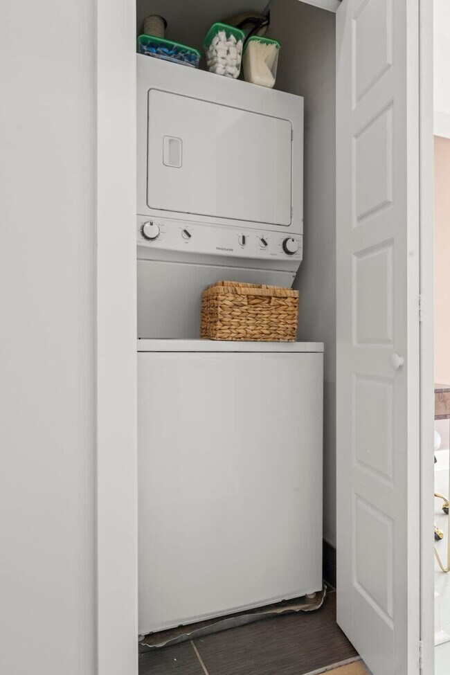 Building Photo - 826 N Broad St