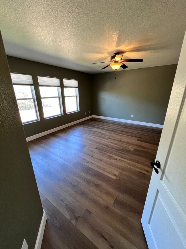 Building Photo - North East- 5 bedroom/ 2.5 bathroom single family home