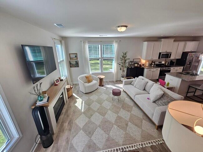 Building Photo - Nearly New  on Cul de sac