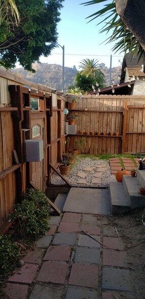 Front yard - 2409 Elmgrove St
