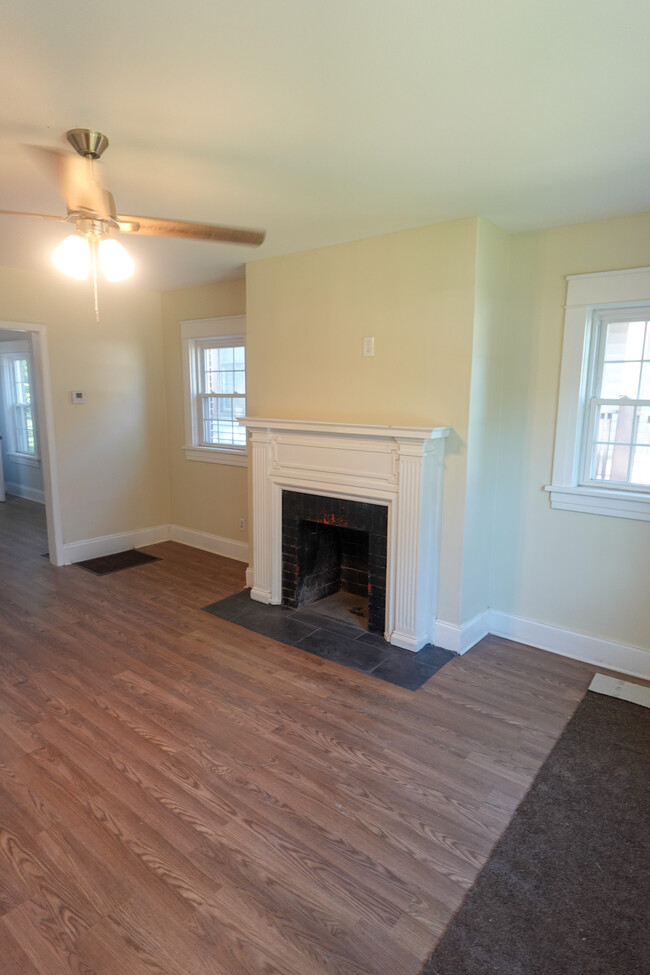 Living Room - 994 Dill Ave SW