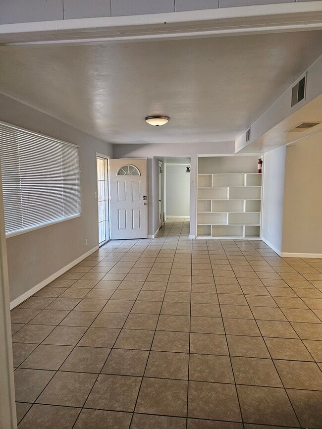 Building Photo - 739 W Padre Kino Dr