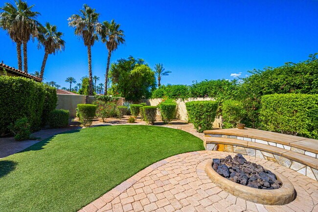 Building Photo - 56222 Village Dr