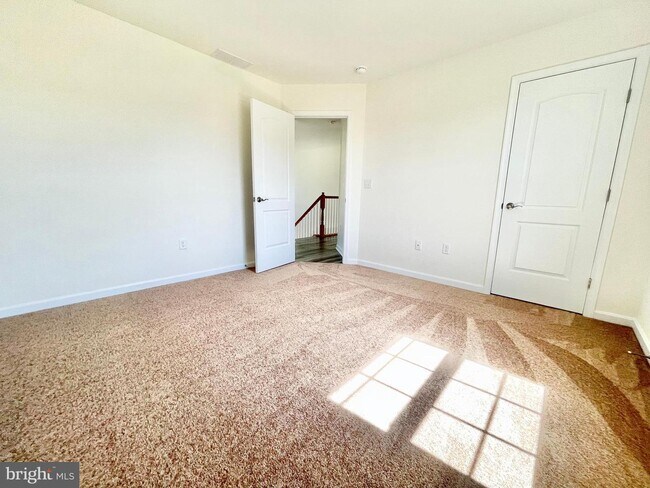 Building Photo - 253 S Marshview Terrace