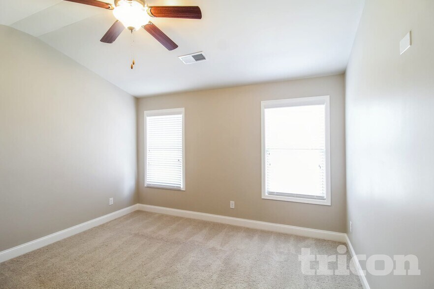 Building Photo - 528 Trickum Hill Dr