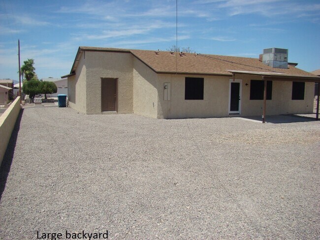 Building Photo - 3444 Bluegrass Dr