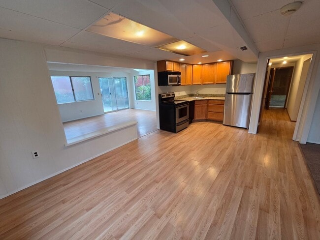 Building Photo - 2136 N 187th St