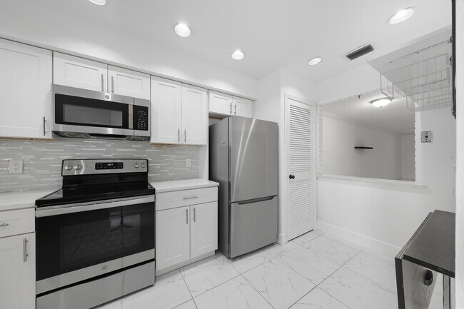 Building Photo - 1443 SW 27th Ave