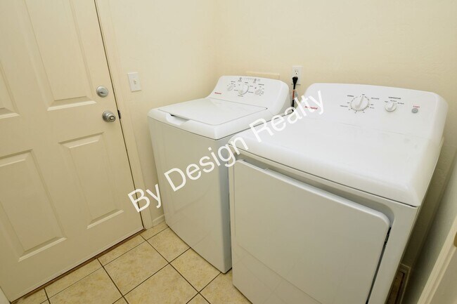 Building Photo - Updated SE Tucson 3BR/2.5BA Gem: Cathedral Ceilings & Private Wash Views