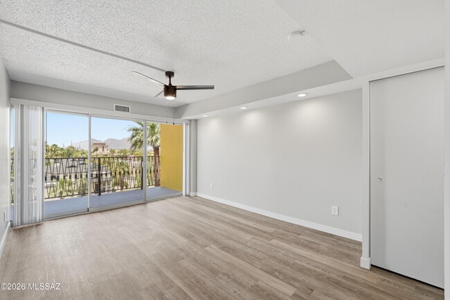 Building Photo - 425 W Paseo Redondo