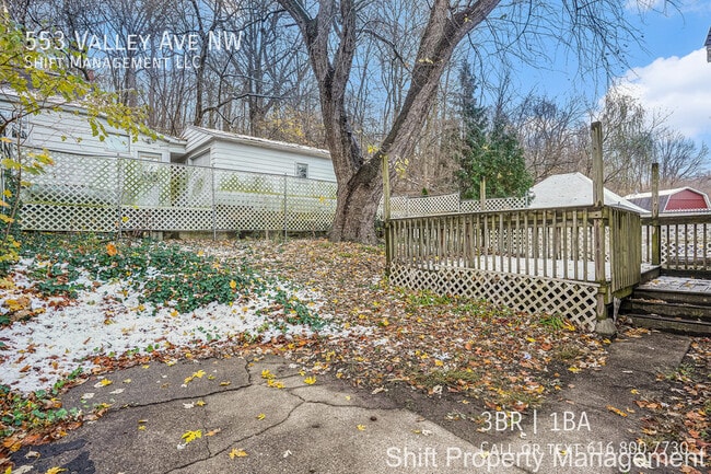 Building Photo - 553 Valley Ave NW