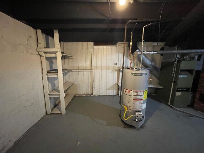 Building Photo - PRELEASING for AUGUST! Close to Campus: In-Unit Washer/Dryer + LOFT