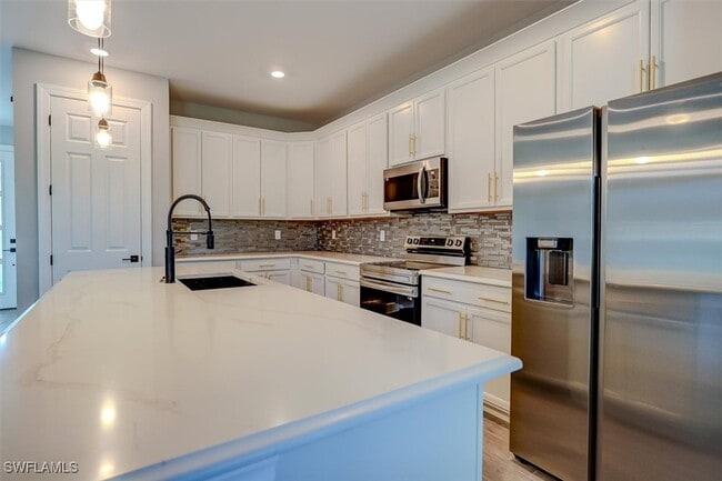 Building Photo - 428 SW 28th Pl