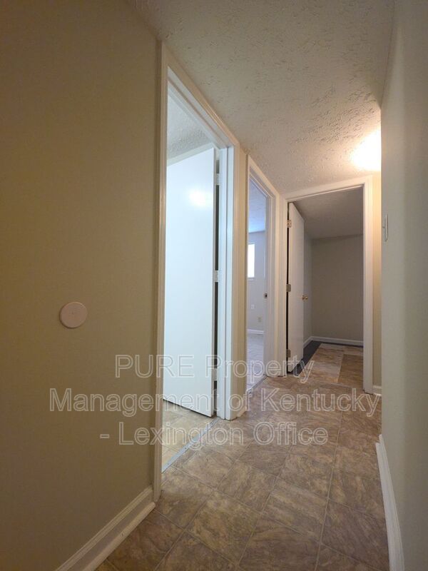 Building Photo - 3432 Warwick Ct