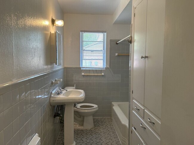 Building Photo - 2309 Sunny Ln