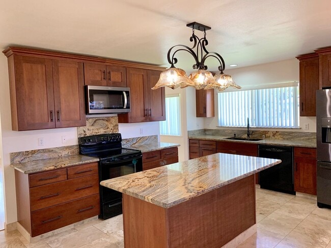 Building Photo - Beautiful SFH 4 bedroom, 2.5 bath, garage with large yard