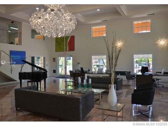 Building Photo - 9621 Fontainebleau Blvd